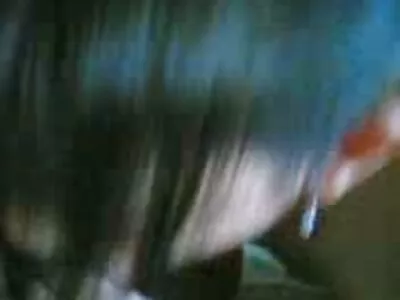 ਮੁੰਡਿਆਂ ਨੇ ਘੁੰਗਰਾਲੇ ਵਾਲਾਂ ਵਾਲੀ ਔਰਤ ਨੂੰ ਡੰਗਿਆ