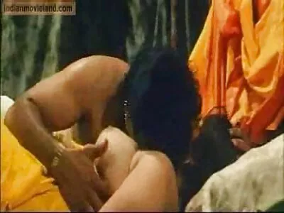 ਟੀਨ ਕੁੜੀ ਉਸਦੇ ਬੈੱਡ 'ਤੇ ਚੁਦਾਈ ਕਰਦੀ ਹੈ